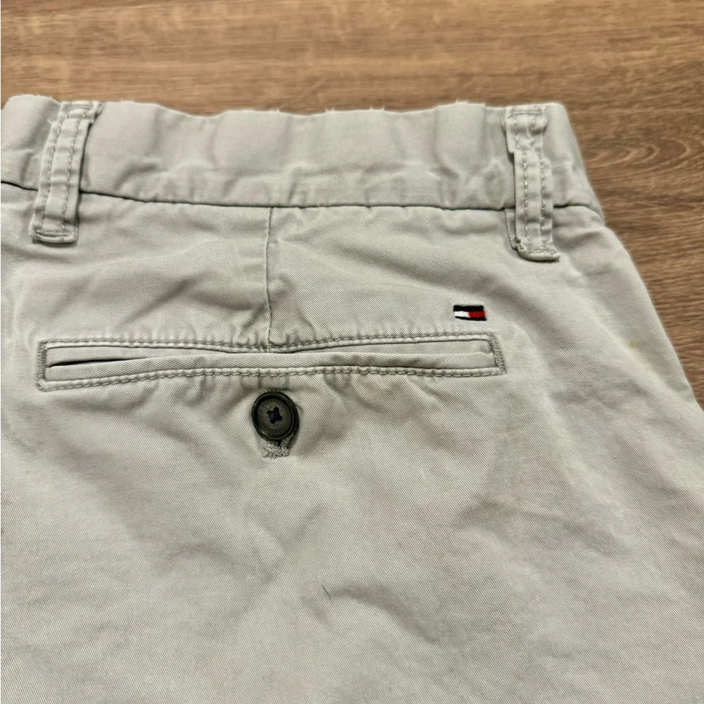 Tommy Hilfiger Men's Light Tan Flat Front Shorts - Picture 7 of 11